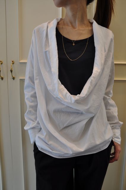 月はどっちに出ている の ・・・ DRIES VAN NOTEN ._b0110586_19175088.jpg