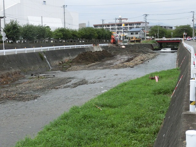 小潤井川の浚渫工事で感じる川が運ぶ大量の土砂_f0141310_7341843.jpg