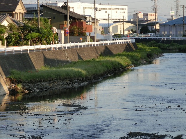 小潤井川の浚渫工事で感じる川が運ぶ大量の土砂_f0141310_7343628.jpg