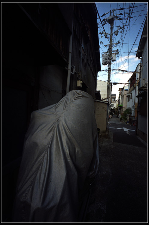 463.10 ホロゴンデイ108「2010年11月27日大阪玉造の下町はその日なぜか晴れていた」10　闇の中_c0168172_19304937.jpg