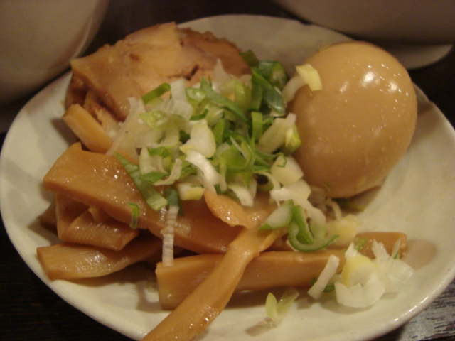六本木「つけめん TETSU 六本木店」へ行く。_f0232060_12375620.jpg