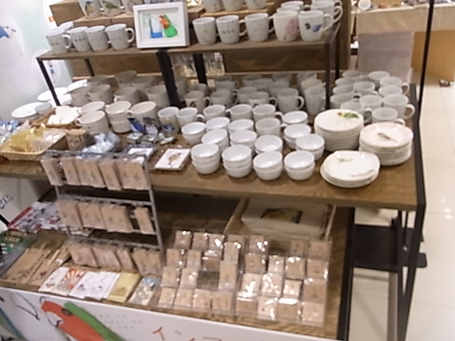 インコと鳥の雑貨展東急ハンズ梅田店で開催中です_d0322493_0202748.jpg