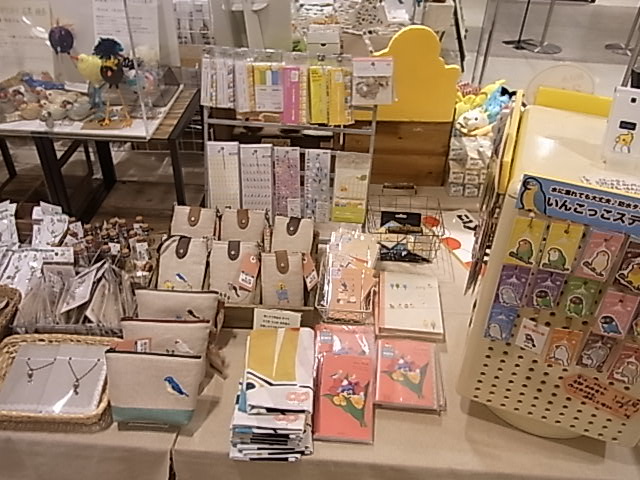 インコと鳥の雑貨展東急ハンズ梅田店で開催中です_d0322493_0205571.jpg