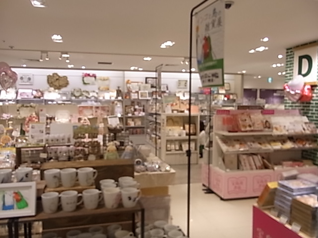 インコと鳥の雑貨展東急ハンズ梅田店で開催中です_d0322493_0213433.jpg