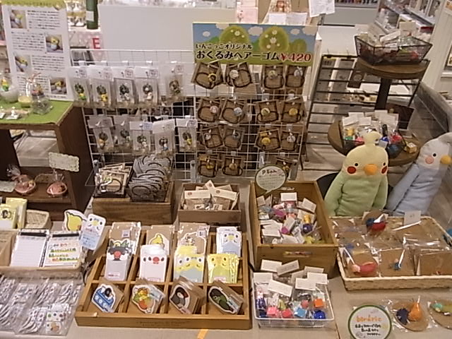 インコと鳥の雑貨展東急ハンズ梅田店で開催中です_d0322493_0215583.jpg
