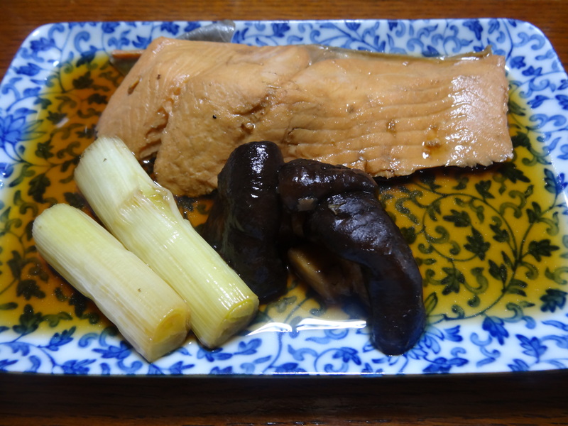 野菜サラダ、キムチ納豆、鮭の煮付け、ビーフシチュースパゲッティー、鮭と銀鱈の西京都味噌漬けです。_c0225997_1865556.jpg