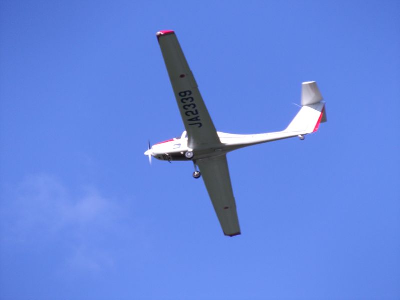 丘珠緑地から飛行機を眺める_c0025115_2337480.jpg