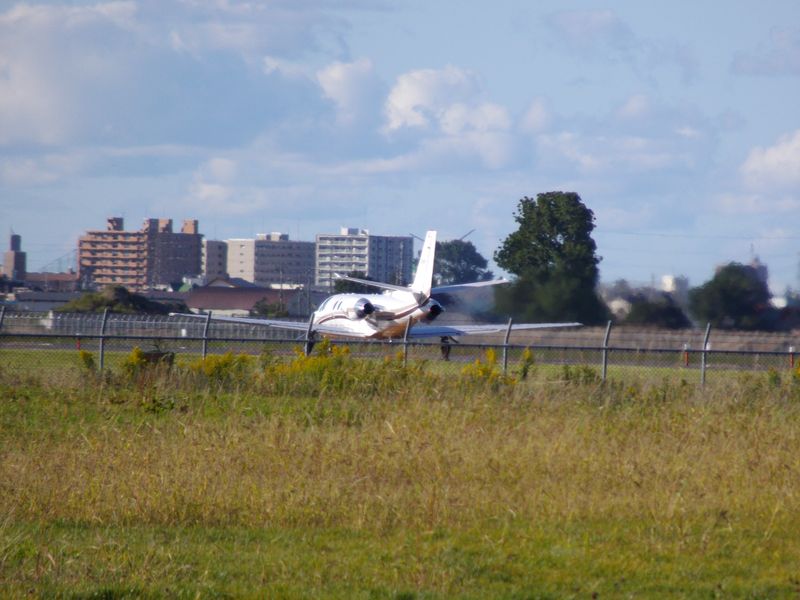 丘珠緑地から飛行機を眺める_c0025115_23375966.jpg