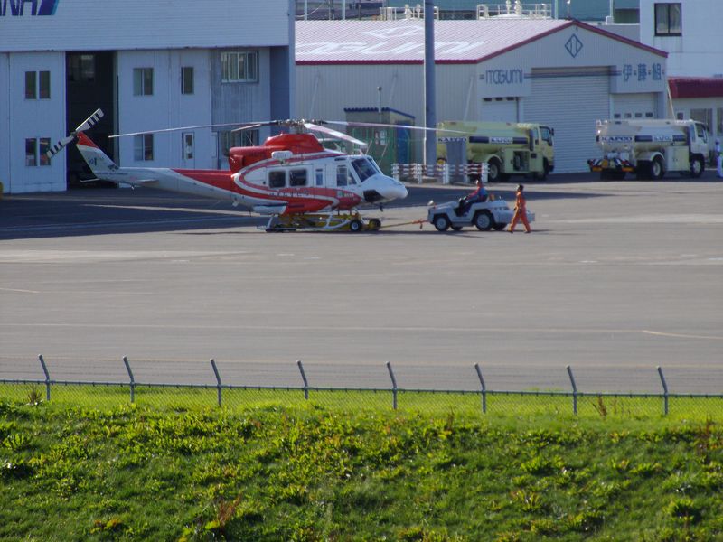 丘珠緑地から飛行機を眺める_c0025115_23382292.jpg