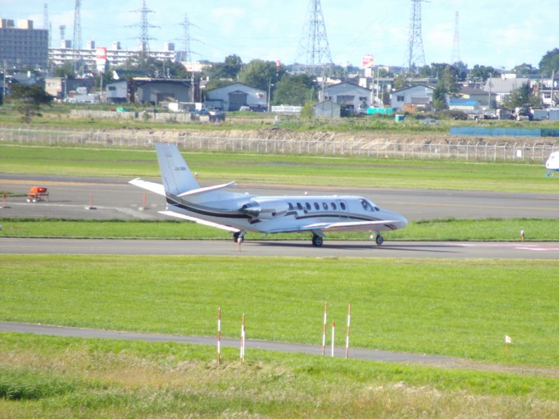 丘珠緑地から飛行機を眺める_c0025115_2338326.jpg