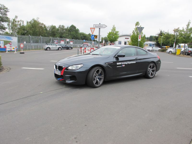 軽自動車とBMW_f0076731_1365296.jpg