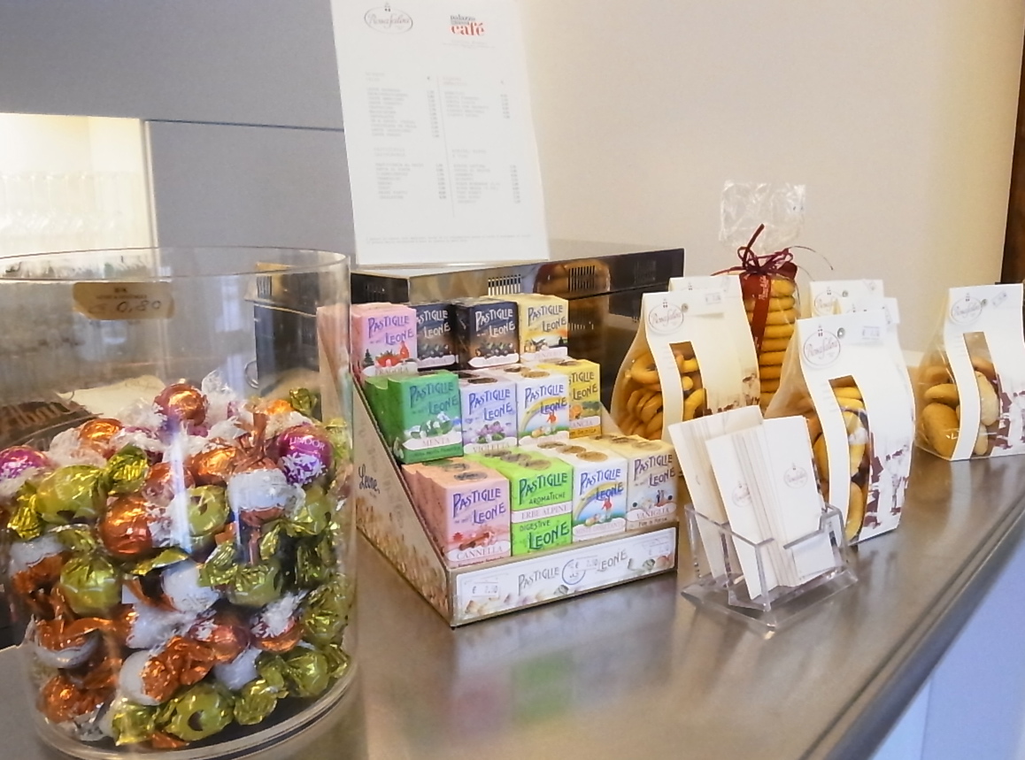 Palazzo Grassi Café - パラッツォ・グラッシ・カフェ_a0231632_19215724.jpg