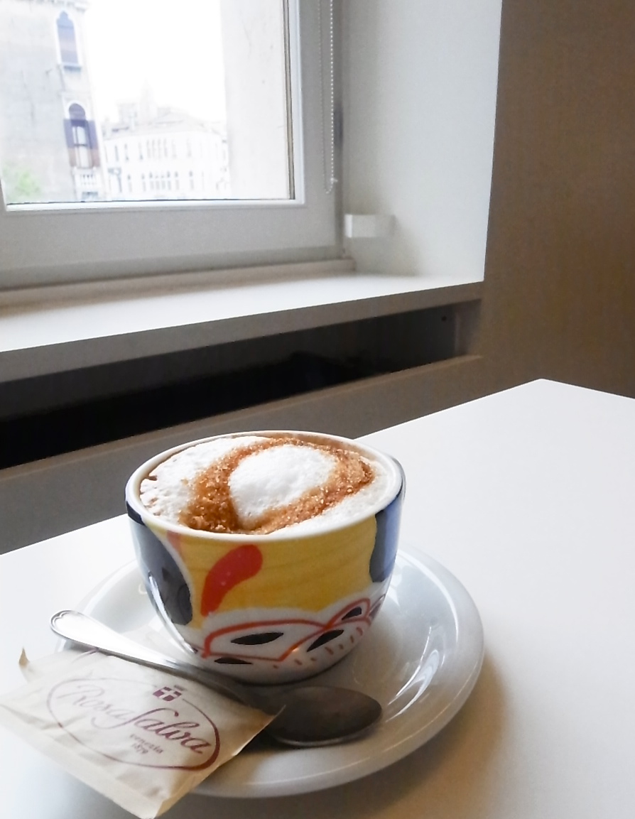 Palazzo Grassi Café - パラッツォ・グラッシ・カフェ_a0231632_1925513.jpg