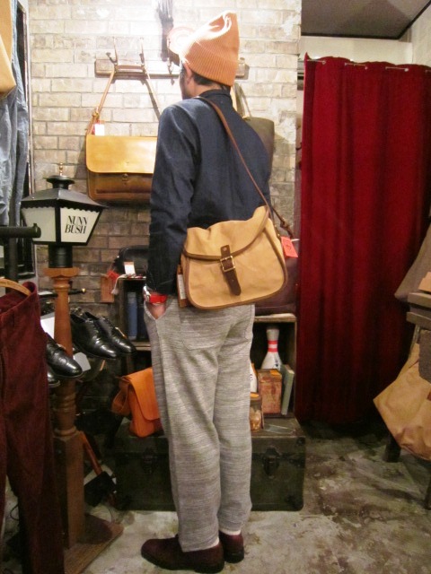 SLOW \"tannin shoulder bag Ssize\" ご紹介_f0191324_9504257.jpg