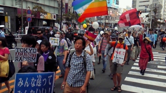 差別撤廃 東京大行進 2000人以上が参加　新宿～新大久保をデモ_c0024539_6584959.jpg