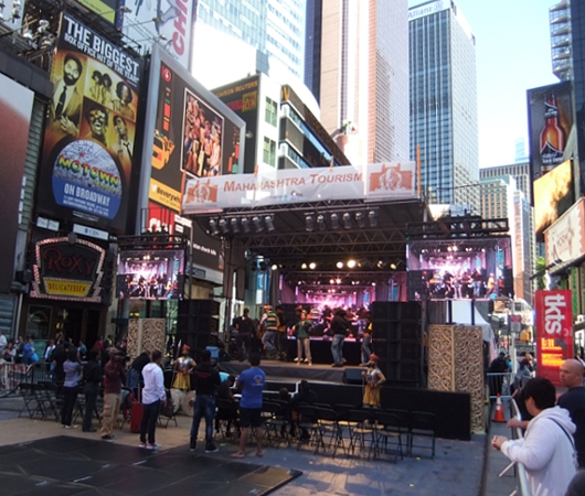 NYタイムズ・スクエアで史上初のインドの光のお祭り開催 Diwali at Times Square_b0007805_1955753.jpg