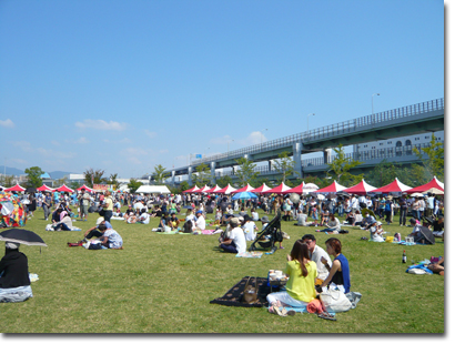 第6回 神戸フィエスタ Dining Under Sky Kobe Fiesta みなとのもり公園 結婚して西へ行くまで 西へ来た 第6回 神戸フィエスタ Dining Under Sky Kobe Fiesta みなとのもり公園 結婚して西へ行くまで 西へ来た