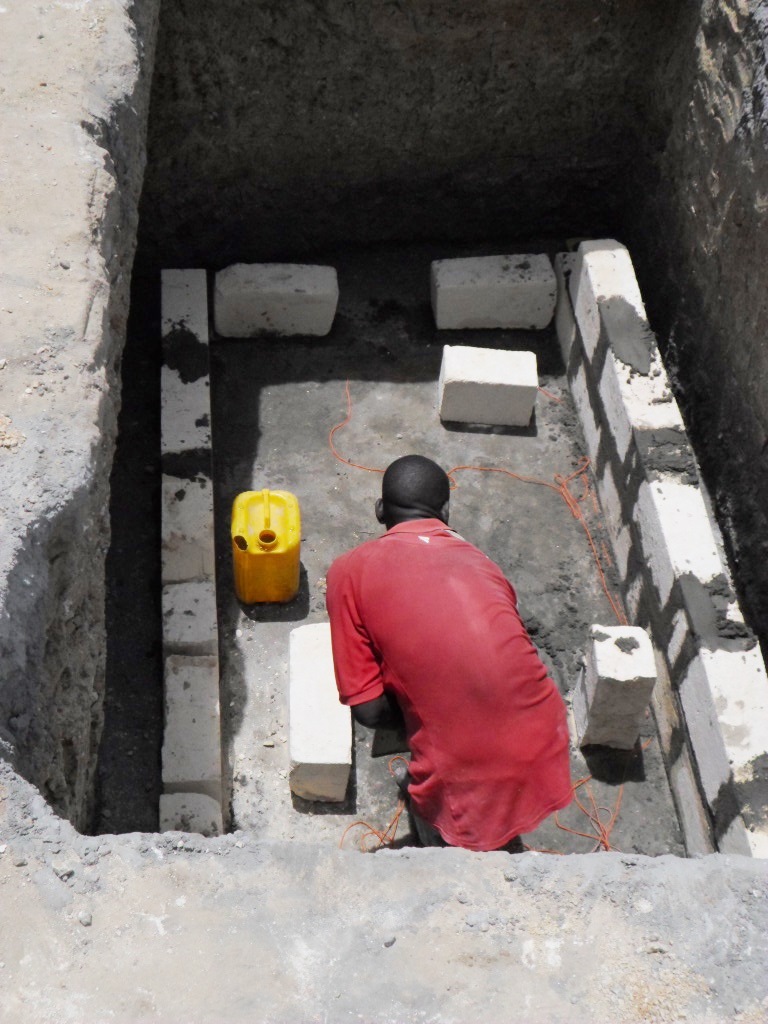 The construction of Pemba Budokan -5-　～ペンバ武道館建設の様子_a0088841_1554372.jpg