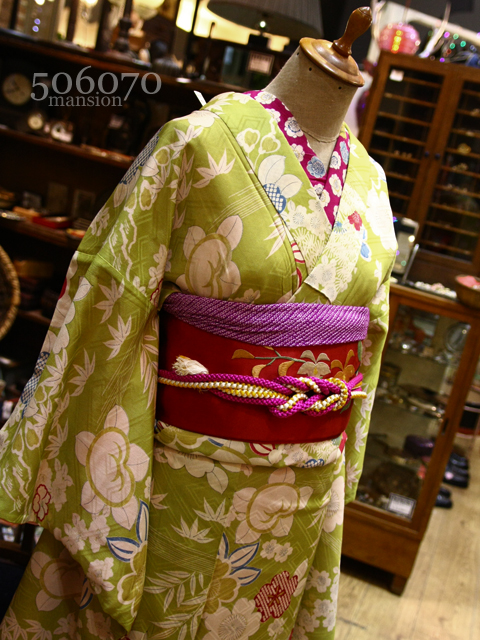 ○大正～昭和初期・黄緑色の綸子袷着物○ : アンティーク