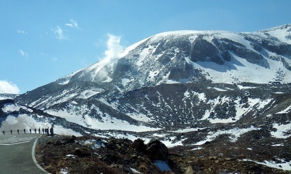 噴火を続ける「吾妻山」_b0301101_1352312.jpg