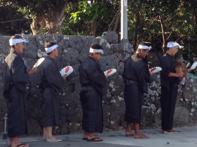 久高島・男祭りの扇、そしてムカデ旗_a0300530_12582766.jpg