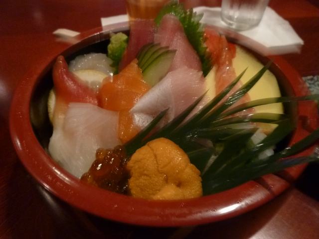 三人会は海鮮丼を食べながら、_a0170045_813381.jpg