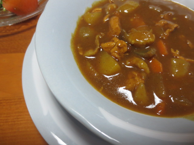 カレーとサラダ　　パルミジャーノ・レッジャーノで_f0248616_15502680.jpg