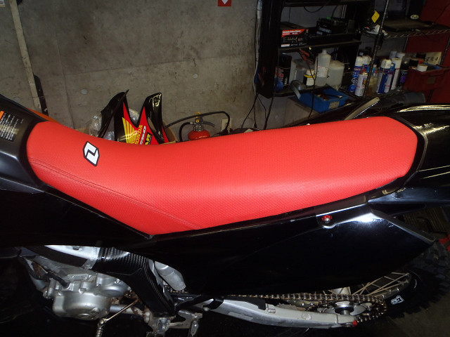 シート張替え(*｀ε´*)ノ : ピットクルー 『和田ぽんの泥日記』