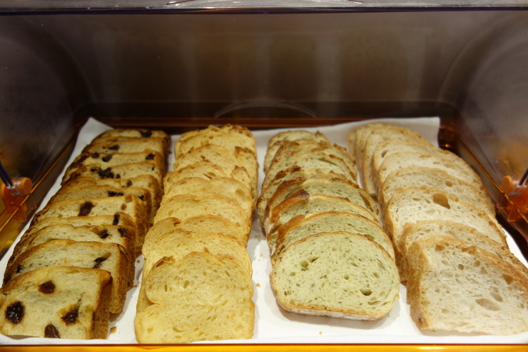 あけびの実 お茶の水/ブッフェ バイキング 自然食～三ノ輪からぶらぶら 健康風味その14_a0287336_22554278.jpg