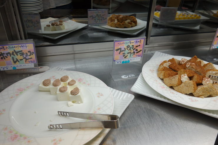 あけびの実 お茶の水/ブッフェ バイキング 自然食～三ノ輪からぶらぶら 健康風味その14_a0287336_22565278.jpg