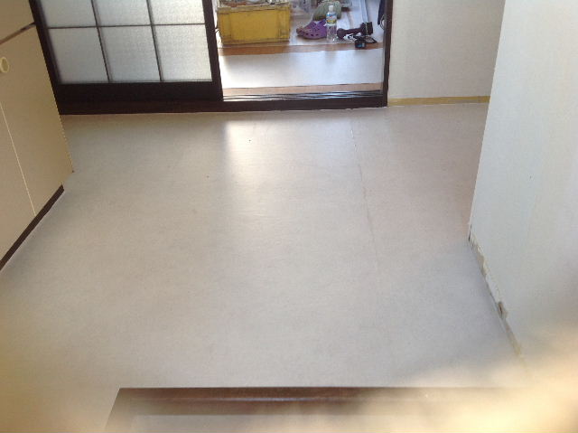 床・クロス剥離・CF施工_f0031037_19284236.jpg