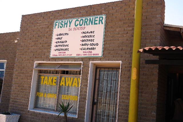 ナミビアの旅（２４）　塩の無人販売所とFishy Cornerでの昼食_c0011649_13403680.jpg