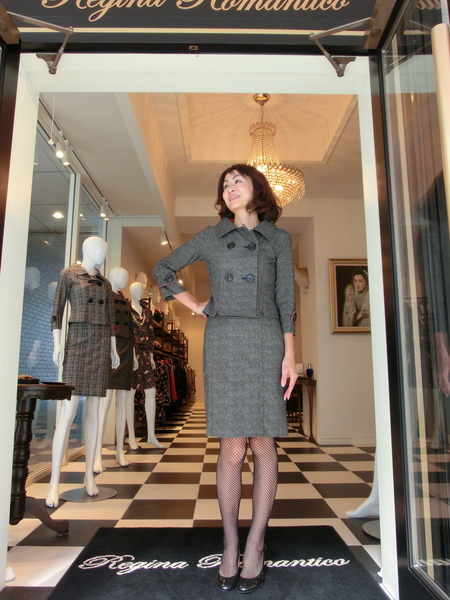 レジーナロマンティコ　ジャッキースーツ　新品未使用 レジーナロマンティコ 美品ジャッキースーツ42アドーアお好きな