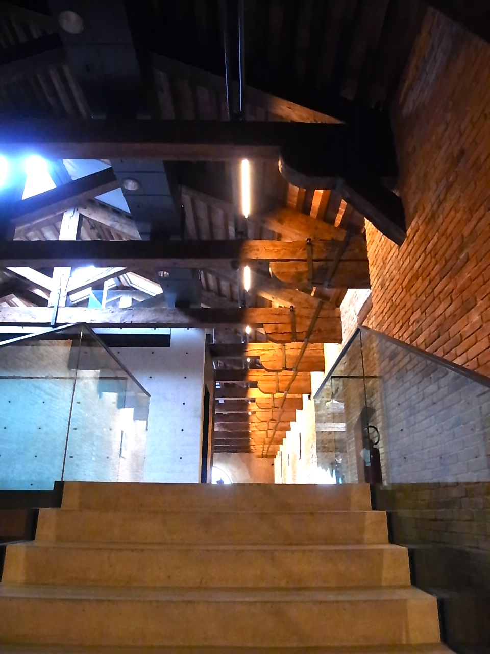Punta della Dogana \"Prima Materia\" - プンタ・デラ・ドガーナ『プリマ・マテリア展』_a0231632_2205424.jpg