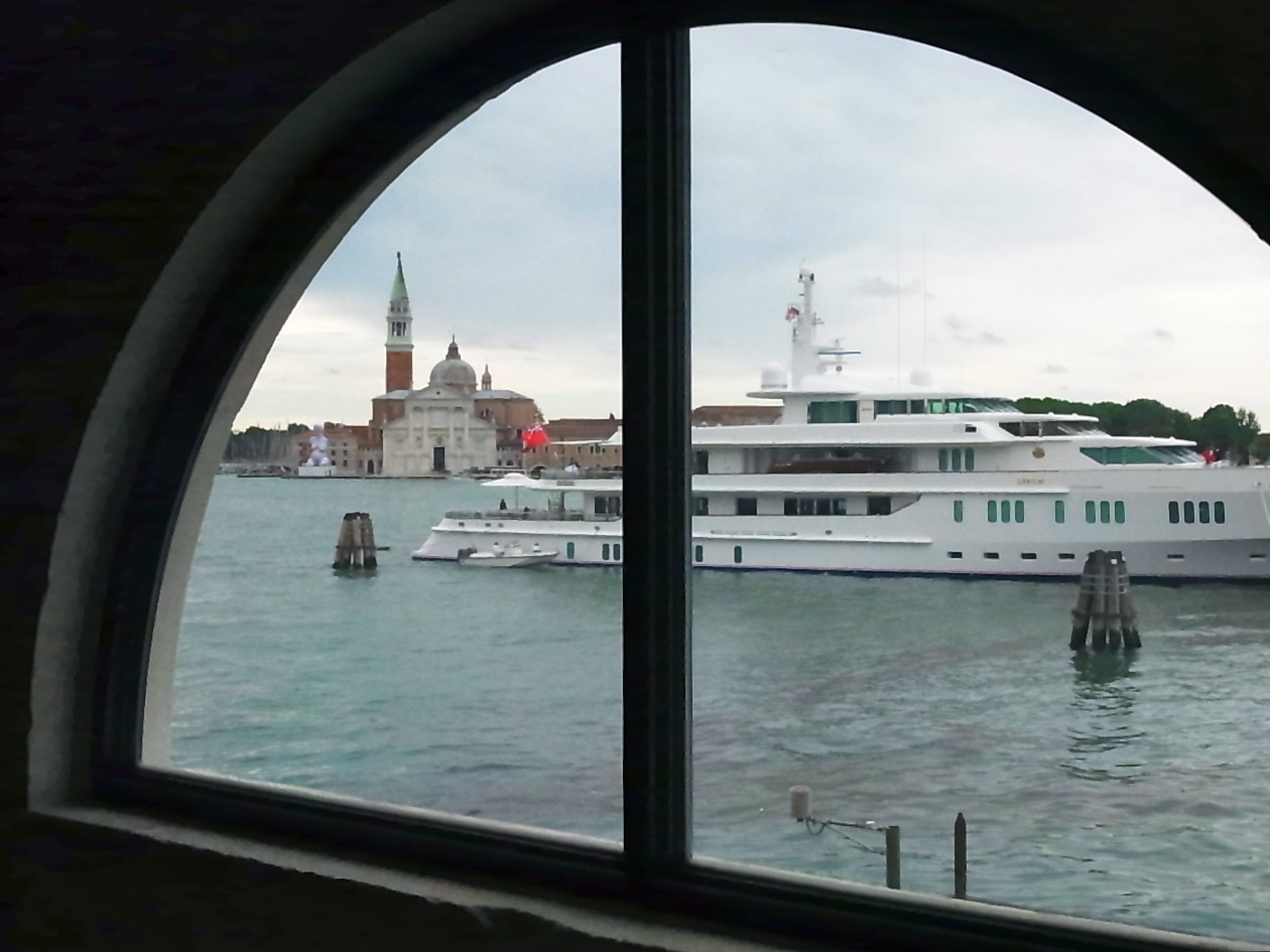 Punta della Dogana \"Prima Materia\" - プンタ・デラ・ドガーナ『プリマ・マテリア展』_a0231632_222918100.jpg