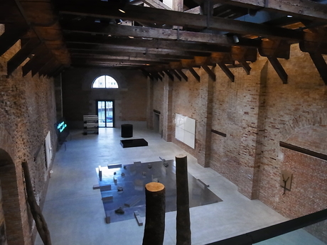 Punta della Dogana \"Prima Materia\" - プンタ・デラ・ドガーナ『プリマ・マテリア展』_a0231632_224357.jpg