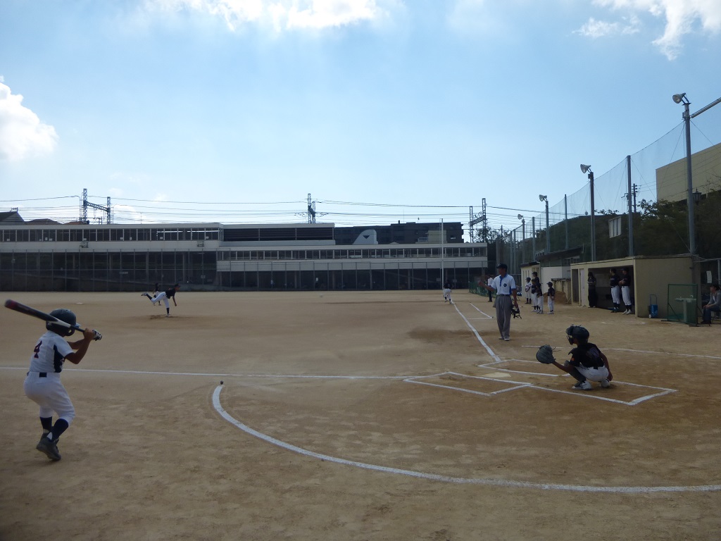 スポーツの秋、始球式はむずかしい。_f0205367_1564115.jpg