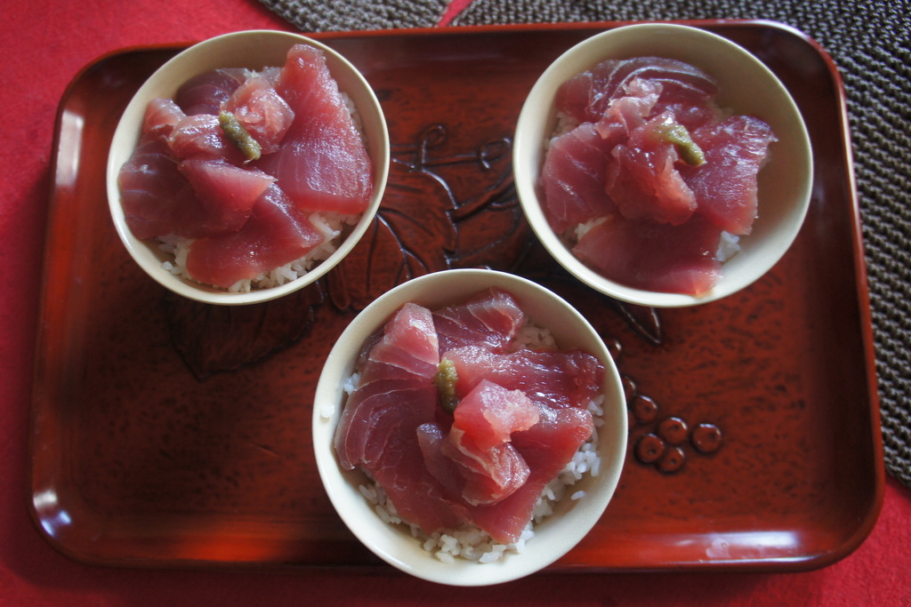 鉄火丼と鯛茶。_c0180686_223114.jpg