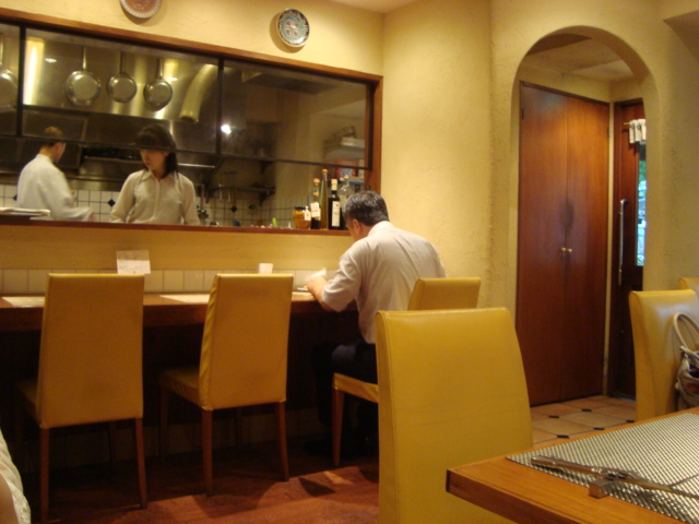 曙橋「クチーナアマノ」へ行く。_f0232060_0534983.jpg