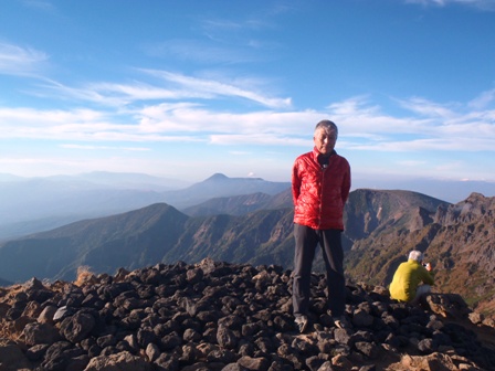 八ヶ岳：赤岳頂上でF井さんの日本１００名山完登を祝う_d0032262_1074156.jpg