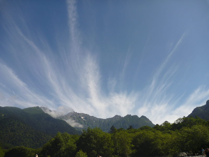 穂高連邦と梓川の雄大さと、森の静寂が相互に強調・上高地－信州高原サイクリング・高山・乗鞍編⑨_e0138081_7211883.jpg