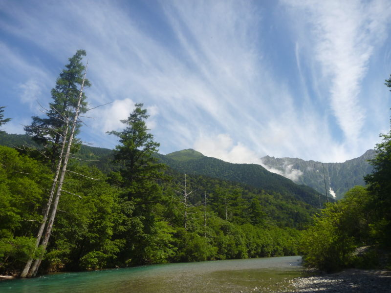 穂高連邦と梓川の雄大さと、森の静寂が相互に強調・上高地－信州高原サイクリング・高山・乗鞍編⑨_e0138081_7282834.jpg