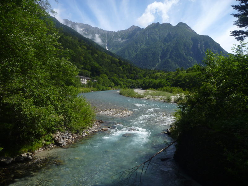 穂高連邦と梓川の雄大さと、森の静寂が相互に強調・上高地－信州高原サイクリング・高山・乗鞍編⑨_e0138081_733310.jpg