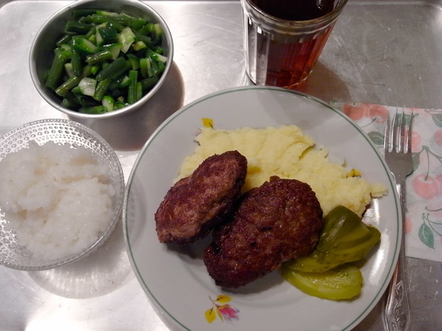 冬の太陽とロシアご飯色々と豆パン_e0250594_22362019.jpg