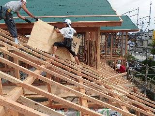 栗と赤松が支える大きな家 新築工事 建て方進行中 岩井沢工務所の現場日記