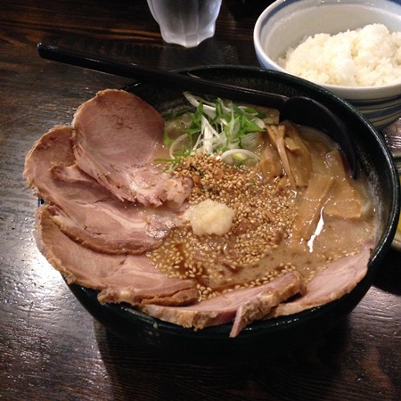 味噌チャーシュー麺、最高_a0109914_2325078.jpg