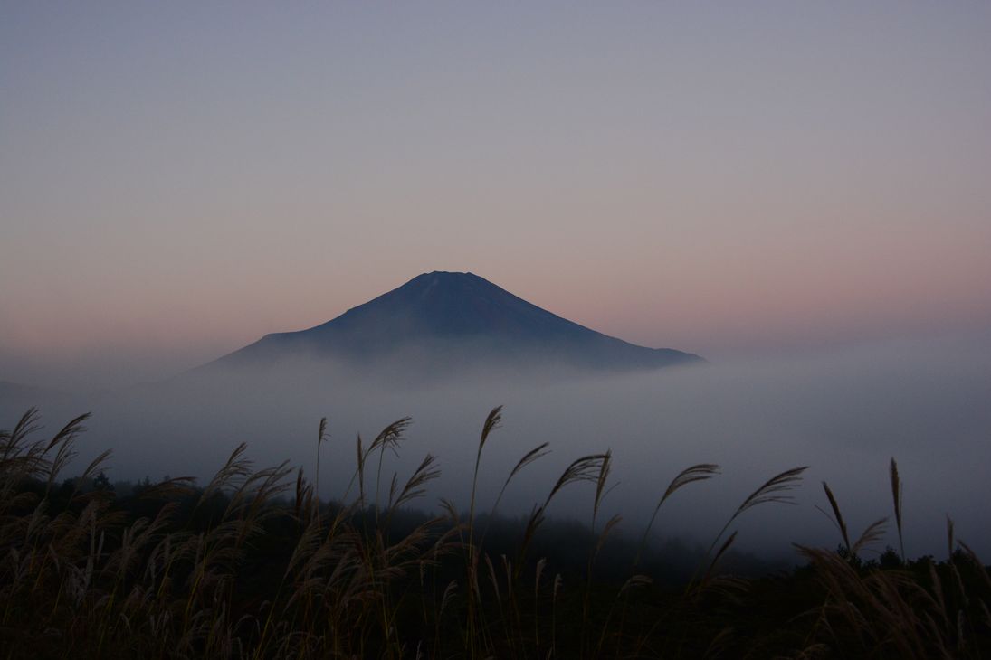 富士山を撮る・・・雲海に沈む山中湖：パノラマ台から_a0031821_20382159.jpg