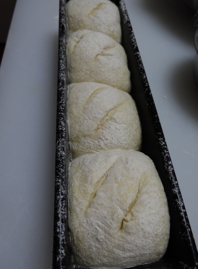 Roti-Orang ホップ種豆乳食パンと秋の田舎パン_d0160783_721415.jpg
