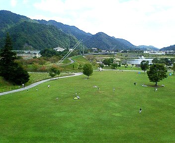 神奈川県宮ケ瀬 宮ヶ瀬湖畔エリア を散策 熊の毛皮に触り 鹿の串焼きも食べてきたよ Chokoballcafe 神奈川県宮ケ瀬 宮ヶ瀬湖畔エリア を散策 熊の毛皮に触り 鹿の串焼きも食べてきたよ Chokoballcafe