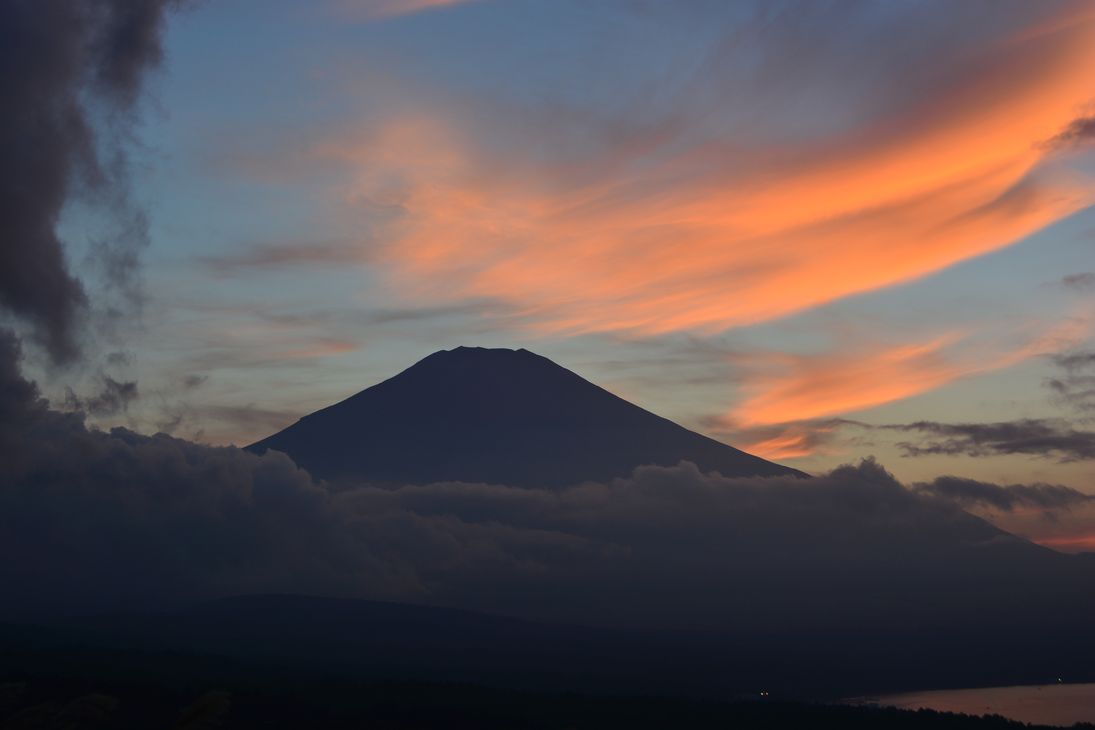 富士山を撮る・・・彩雲現る。そしてダイナミックな夕暮れ・・・_a0031821_15574479.jpg